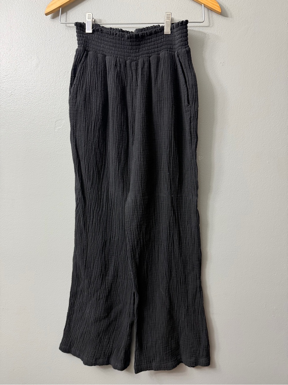 Evereve Black Smocked Waist Wide-Leg gauze pants medium